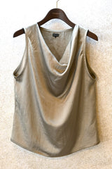 EMMAスムーストリアセテートドレープブラウス (アースグリーン色)/ Original Design